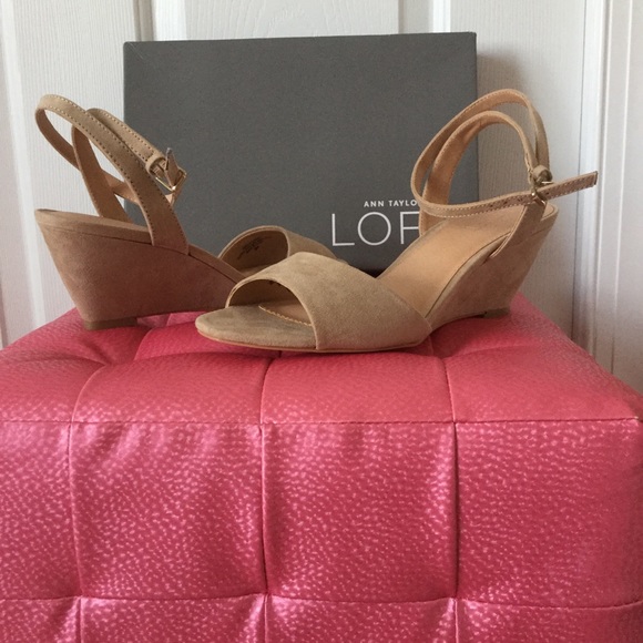 Ankle Strap Nude Suede Wedges New w/ Box - Picture 4 of 8